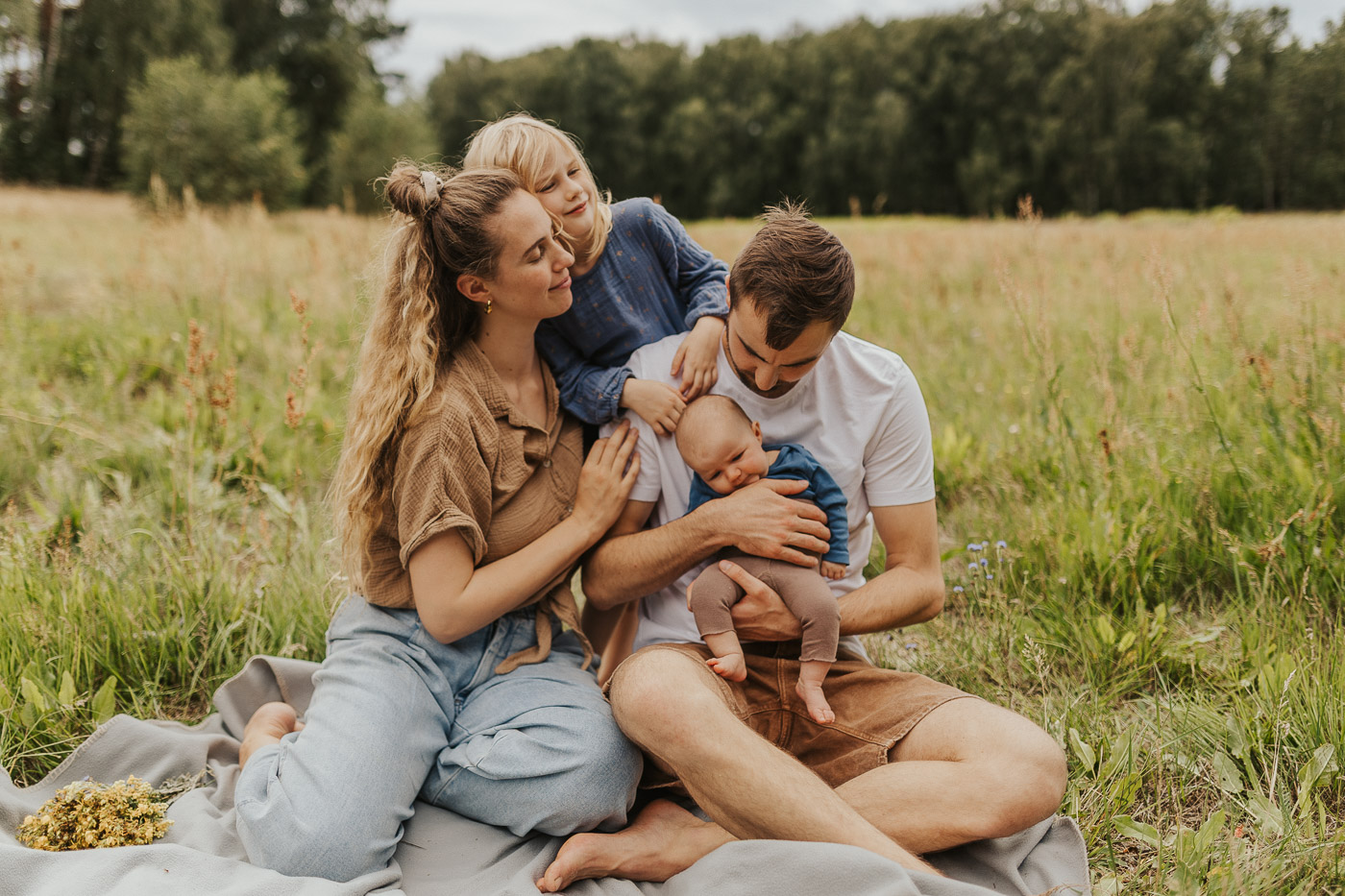 Wo ist der beste Ort für ein Familienfotoshooting in Berlin? Zuhause, im Studio oder draußen