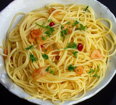 Spaghetti con aglio, olio e peperoncino