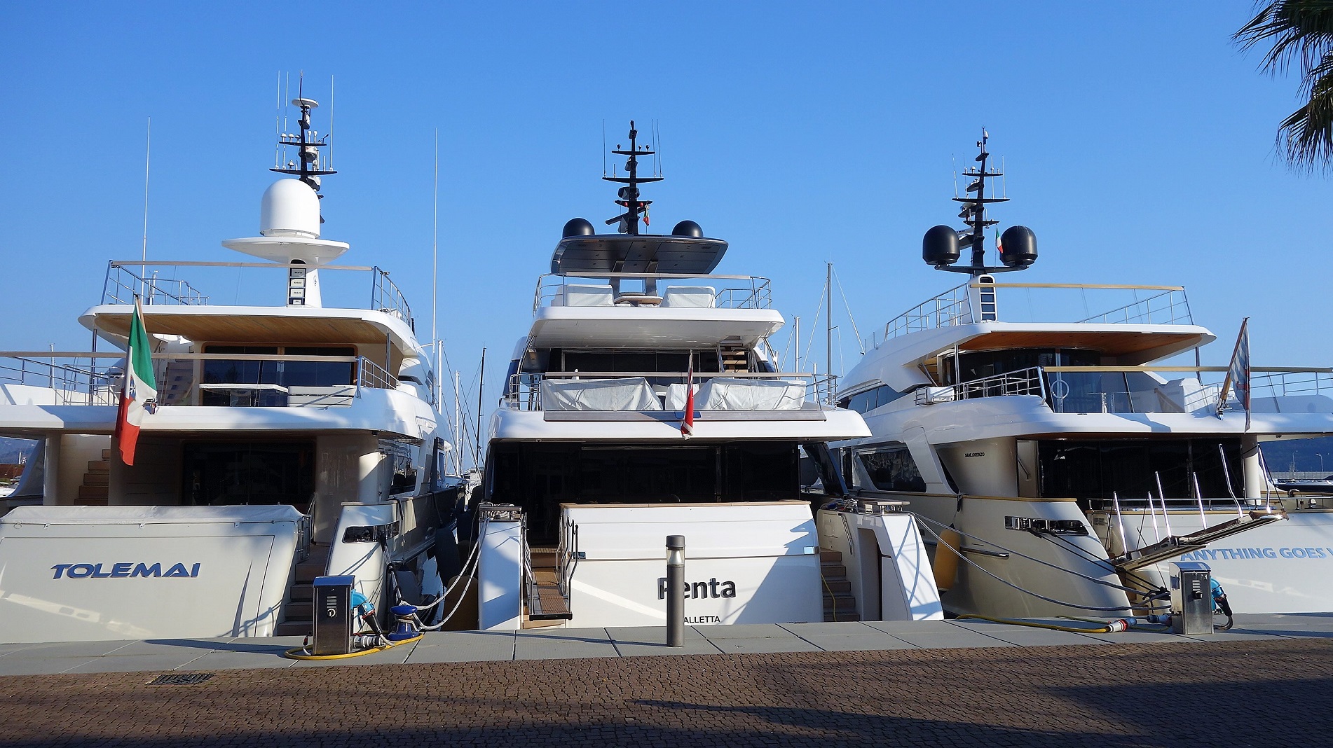 im Yachthafen liegen Millionen