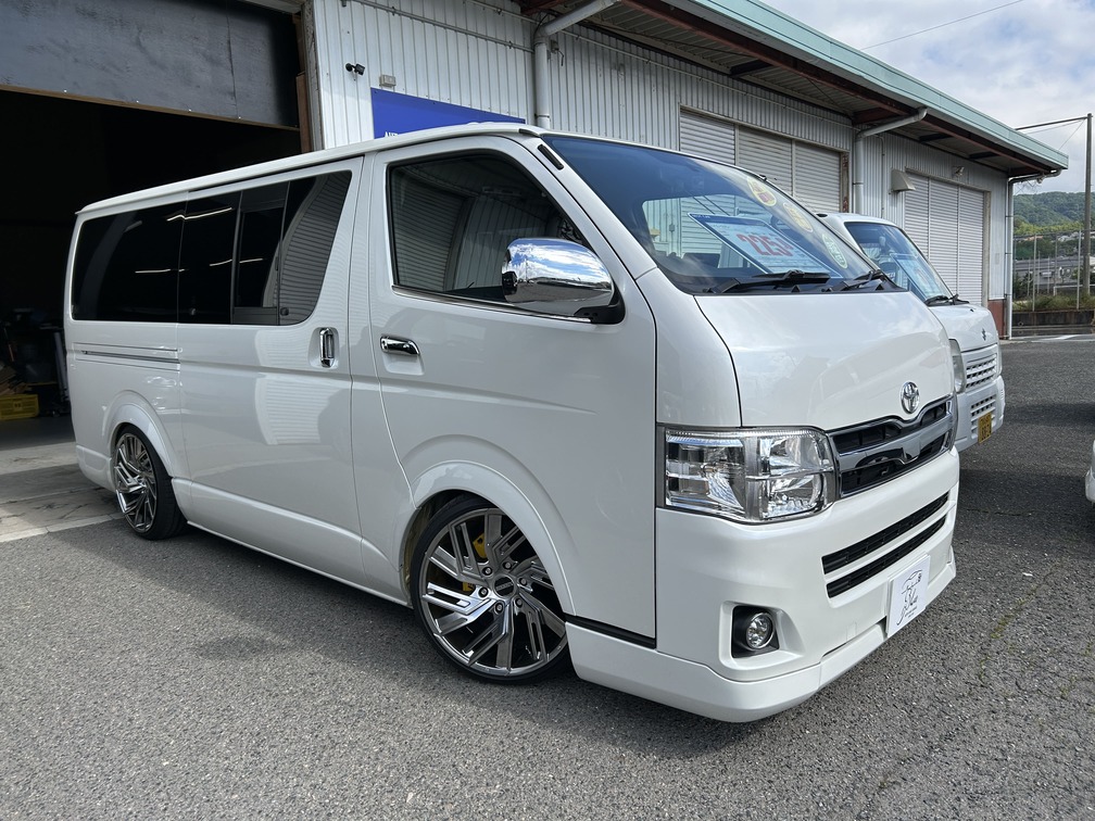 平成23年式　ハイエースバン　TRH200V