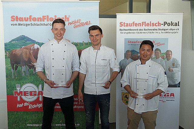 Gabriel Schallmeir von „Oettinger’s Restaurant“ in Fellbach-Schmiden (1. Platz) Wesarat Rohwer vom „Maritim Hotel“ Stuttgart (2. Platz) und Philipp Blessing vom „Colombi-Hotel“ Freiburg (3. Platz)