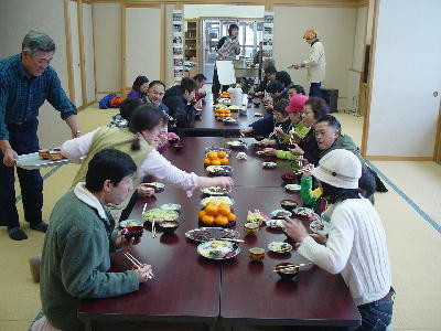 昼食を兼ねて試食。うまい！