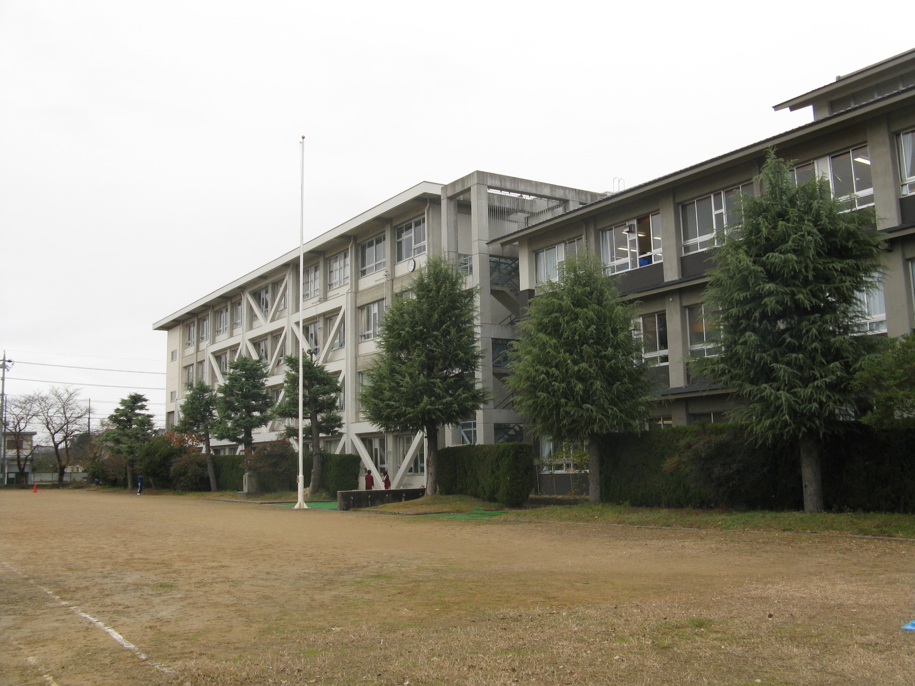 旭ヶ丘中学校こちらのサイトより学校用品の購入が出来ます
