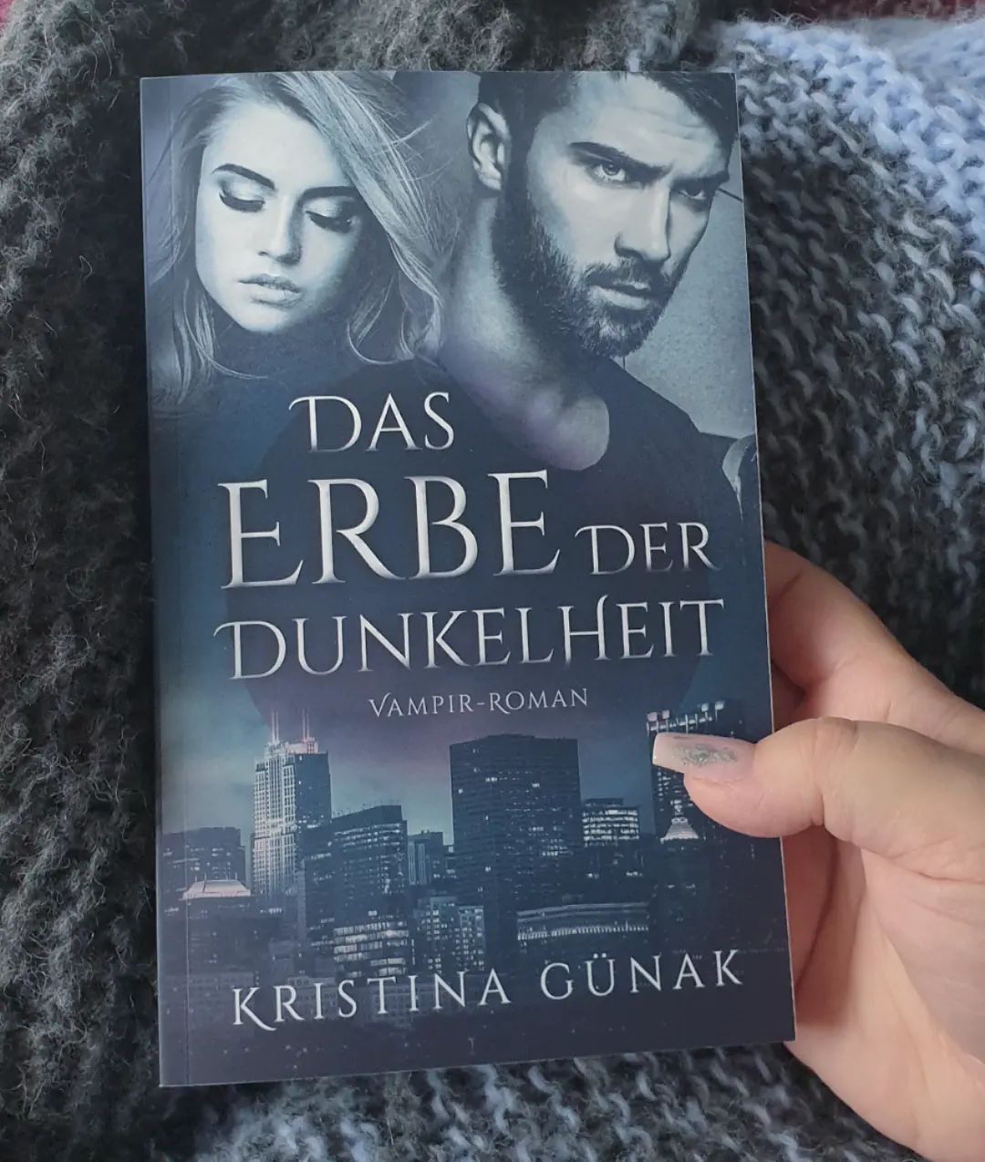 Kein Klischee-Vampir - Rezension zu "Das Erbe der Dunkelheit"