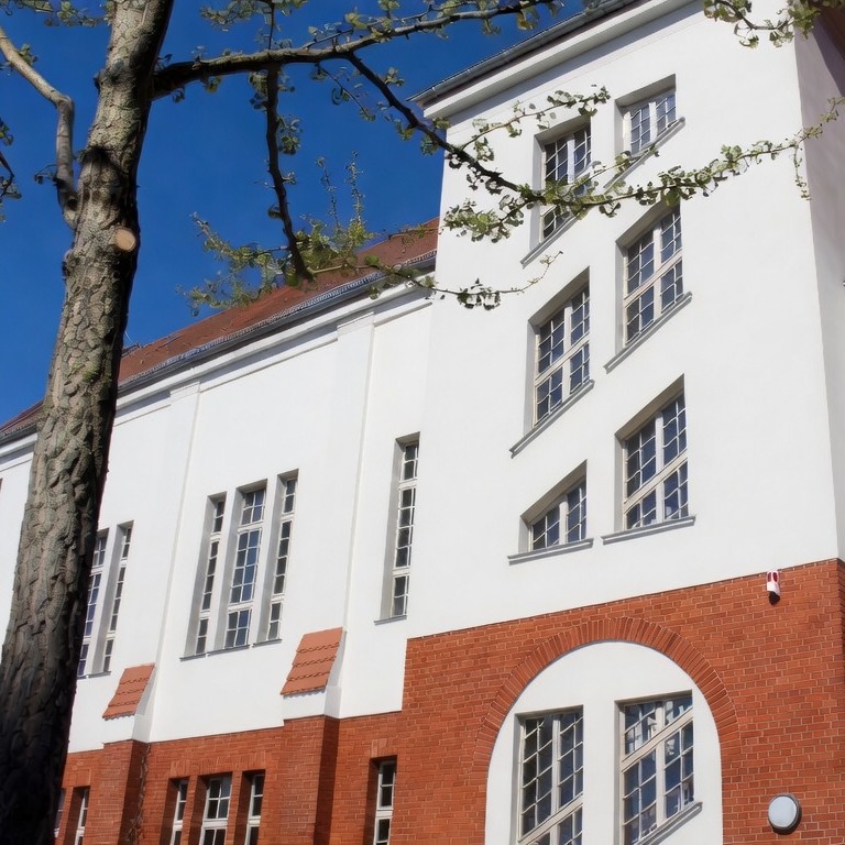 Sporthalle / Aula