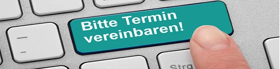 PC-Tastatur mit einer grünen Taste, auf der Bitte Termin vereinbaren steht