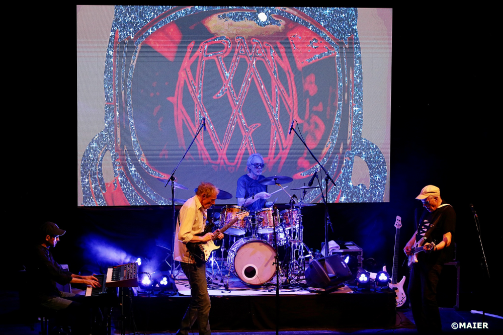 KRAAN live: Martin Kasper, Peter Wolbrandt, Jan Fride, Hellmut Hattler.                                        (Foto: Thomas Maier). 