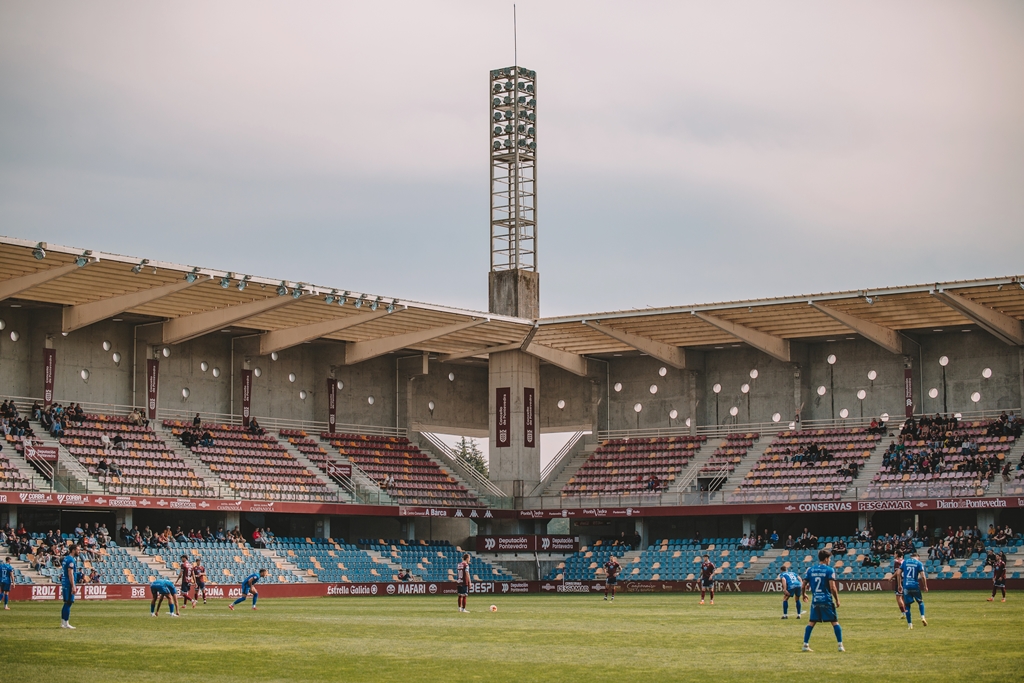 Groundhopping: Pontevedra CF vs. Ourense CF