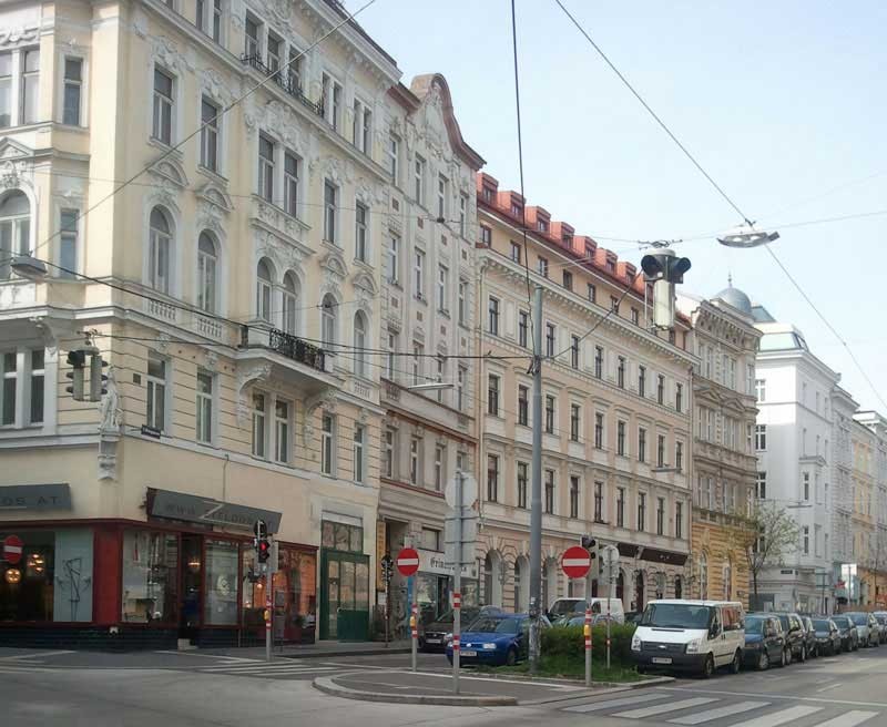14.4.2015: Wiener Innenstadt - eine typische Häuserfront