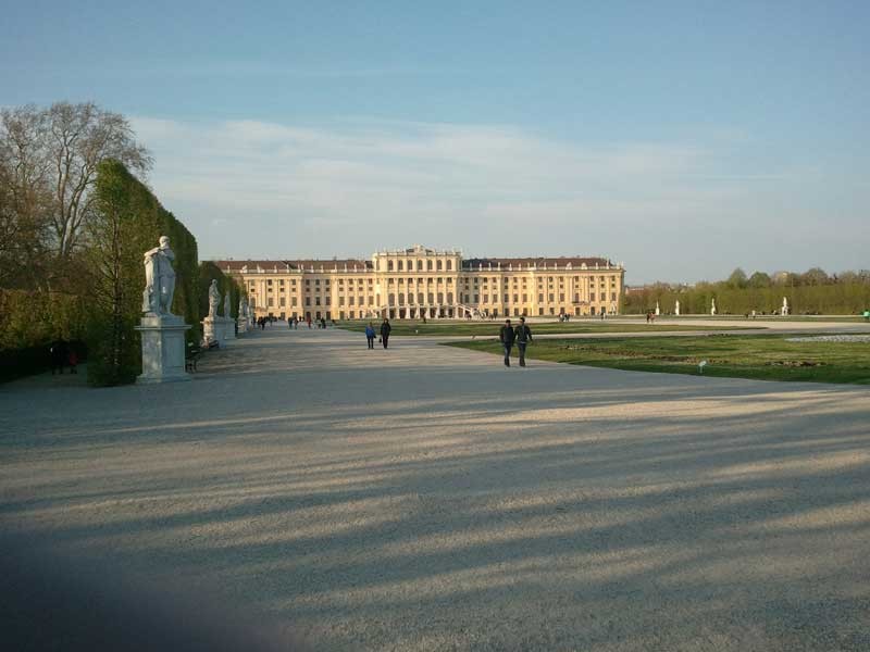 19.4.2015: im Garten im Schloss Schönbrunn