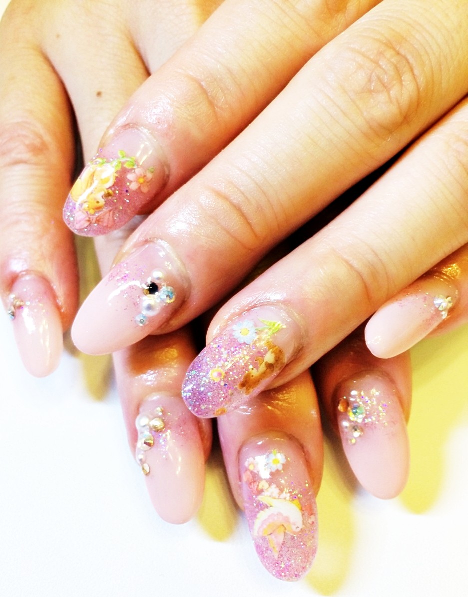 根岸へ出張ネイル 動物のネイルシールがメルヘンなスカルプチュア イベントや撮影現場へのネイリスト派遣は出張ネイルtrue Colors