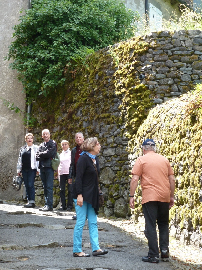 un pastis en haut de la côte, d'accord (lui dit elle) ? et nous réclament les autres !