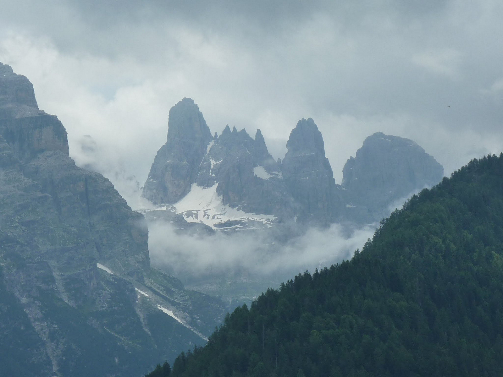 Massif de la Brenta en arrivant à Madonna di Campiglio