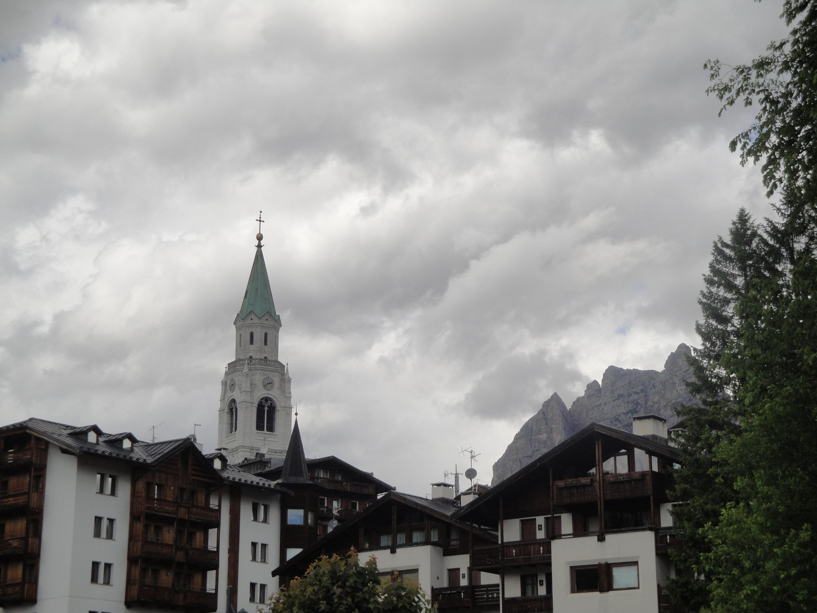 passage à Cortina d'Ampezzo (sans arrêt)