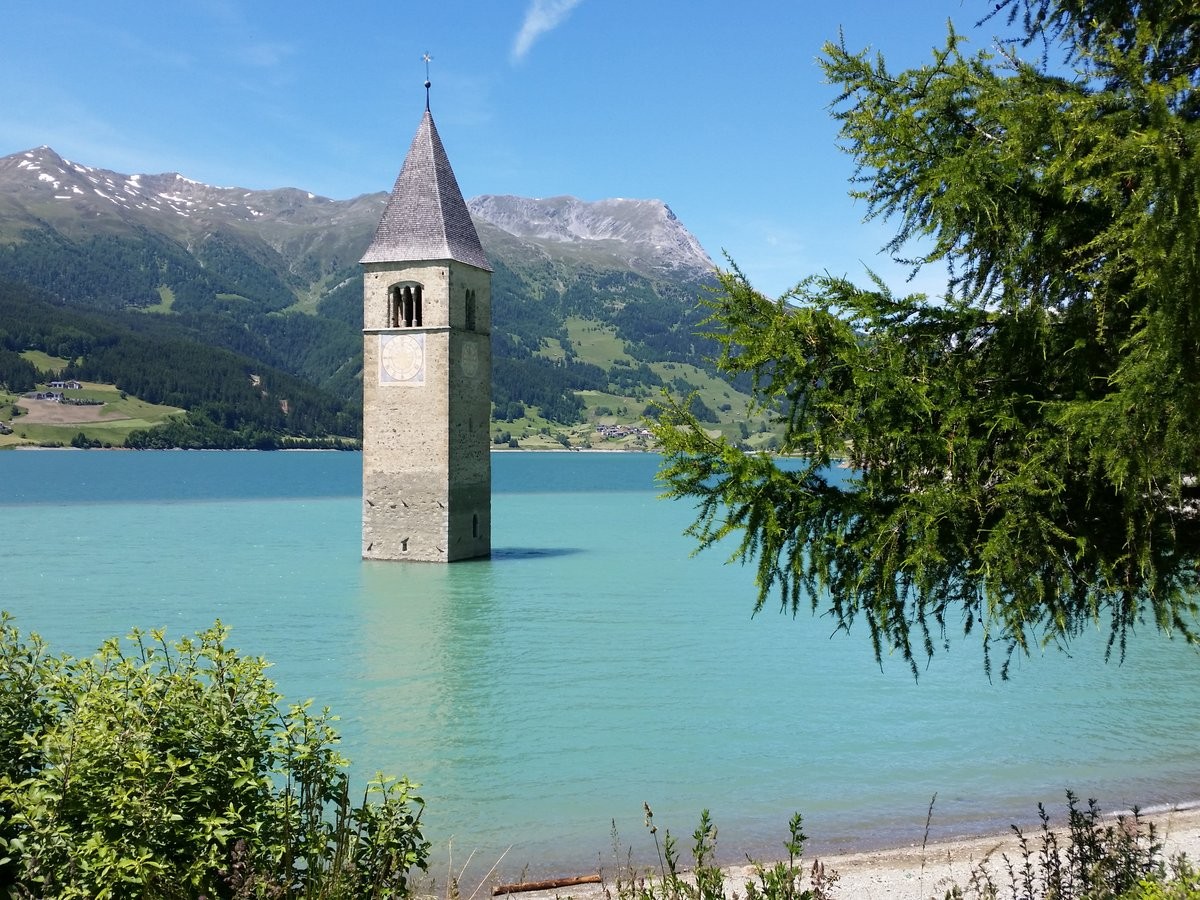 lac de Resia - clocher du village de Graun