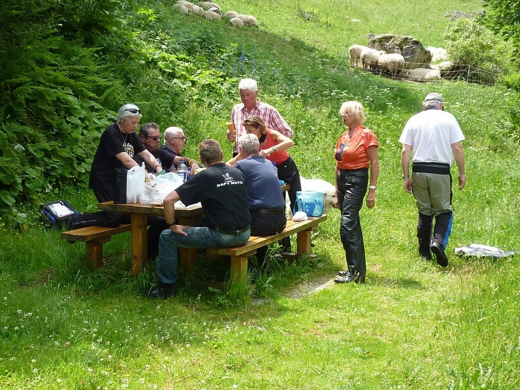 pique-nique dans la montée du col de la Madeleine