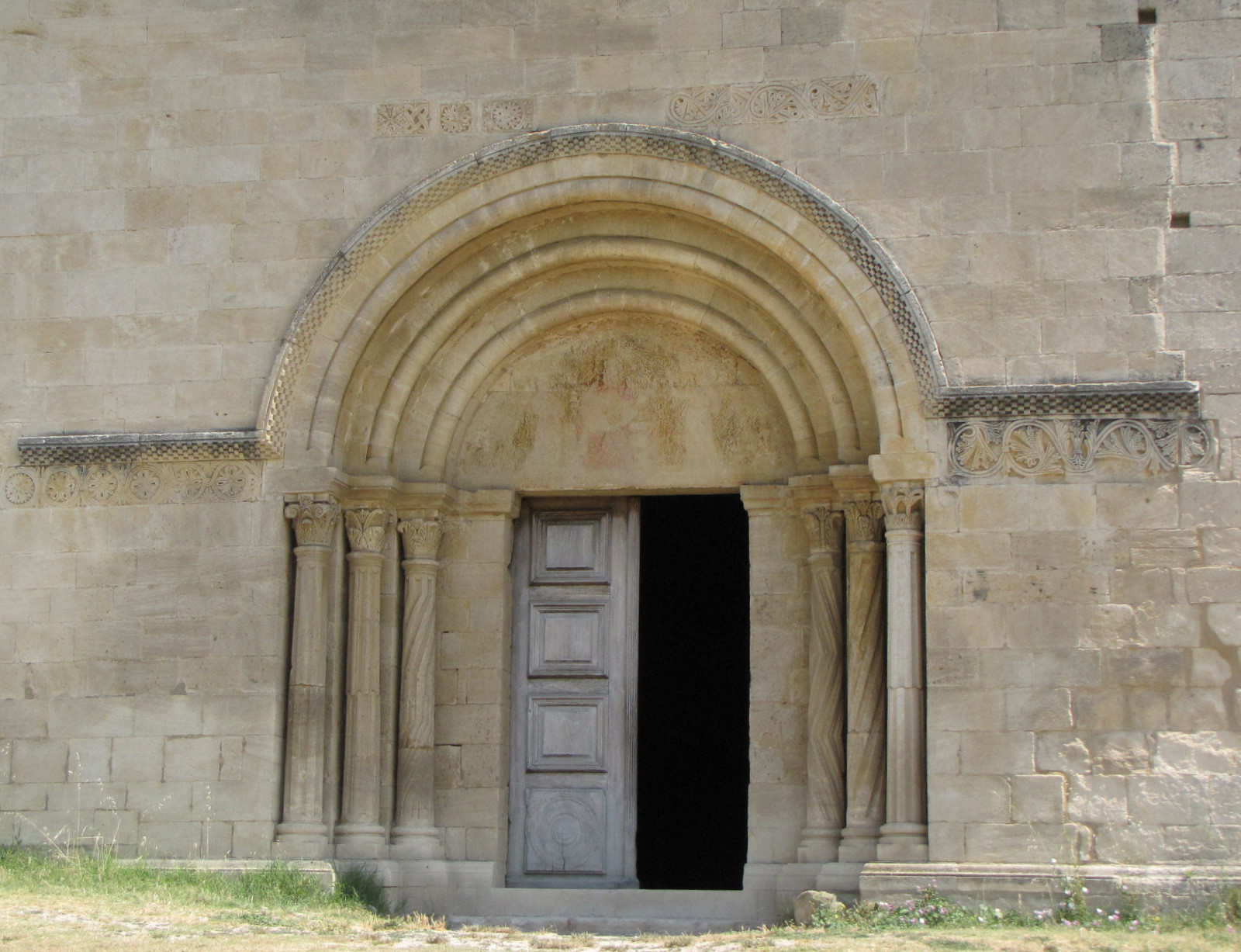 portail d'entrée de l'église