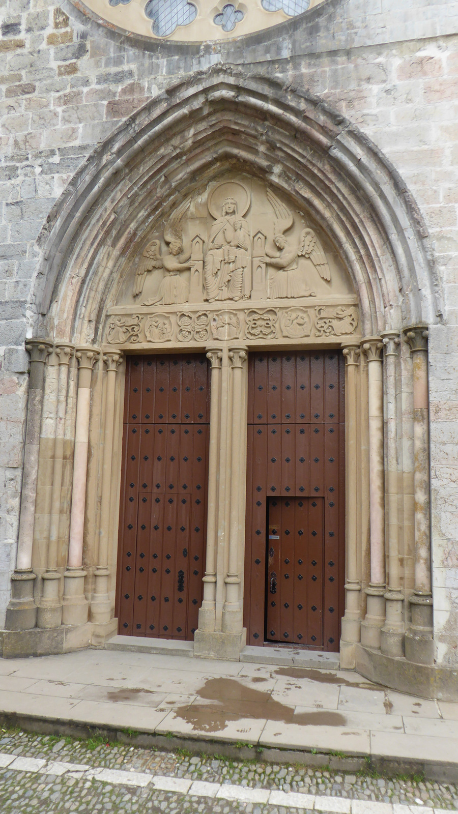 entrée de l'église Santa Maria la Real
