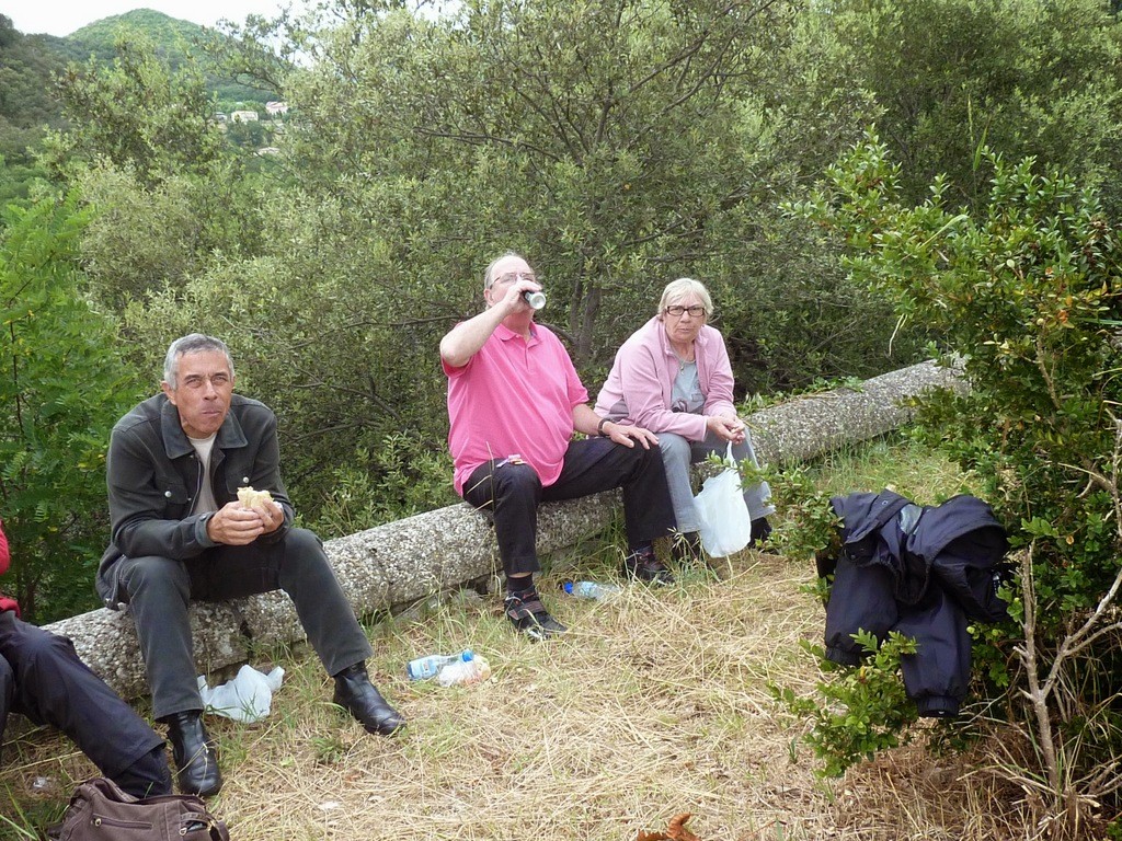 arrêt pique-nique dans la vallée de l'Ardèche