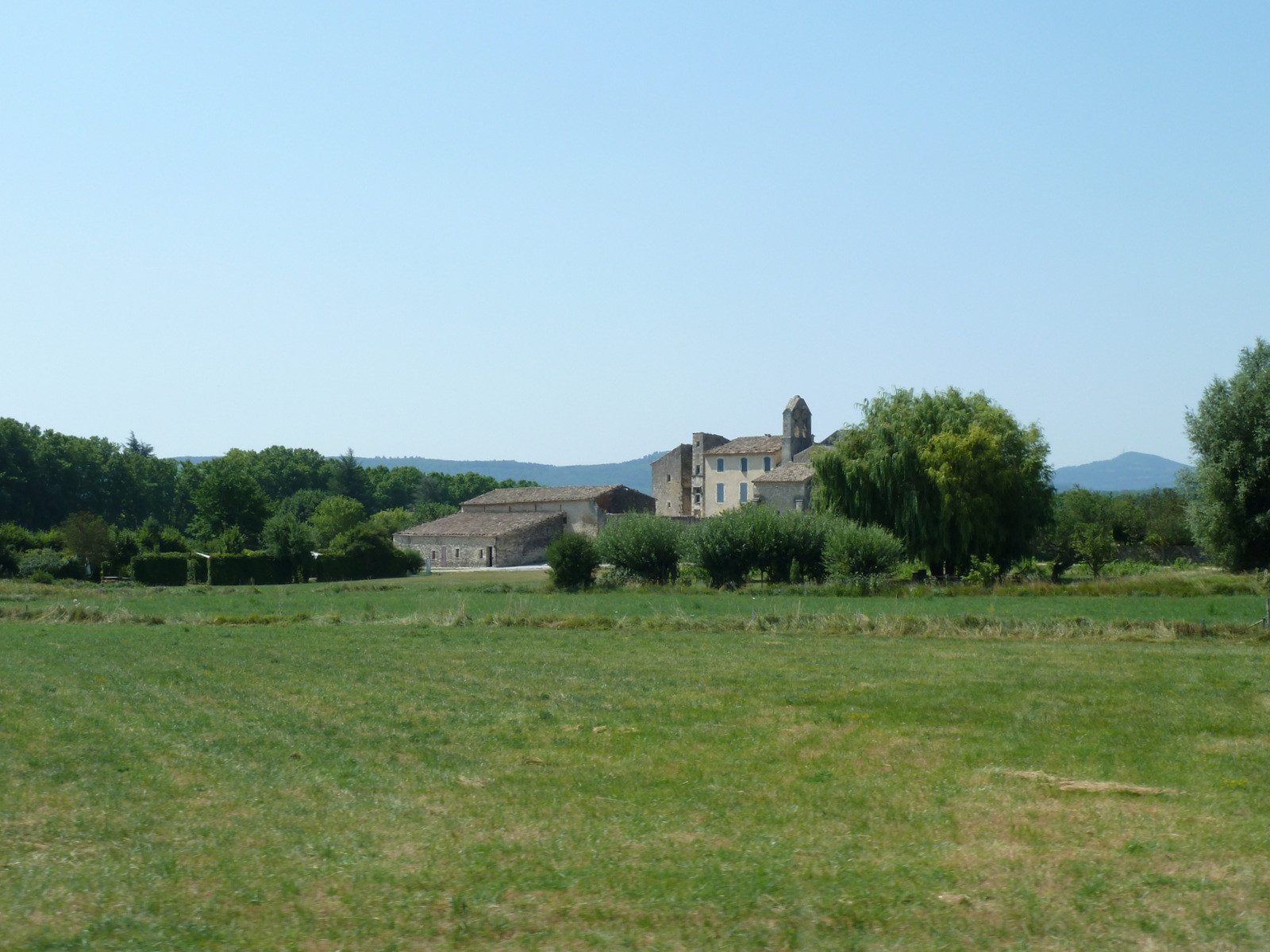 Prieuré de Salagon en vue