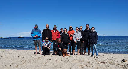 Fastengruppe am Strand, Gruppenbild vor der Ostsee