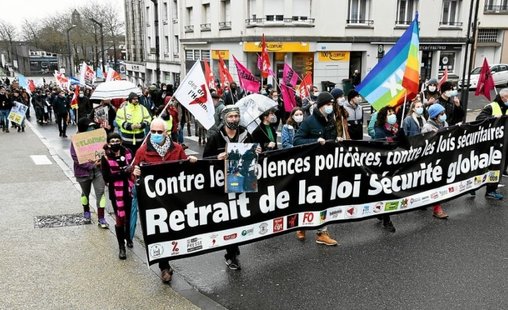 Face à face tendu à Brest entre policiers et manifestants contre la loi sécurité globale 