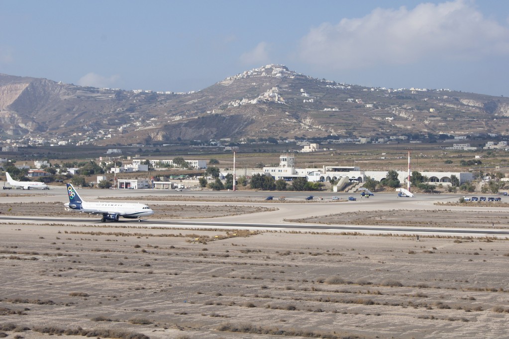 Airport von Santorini