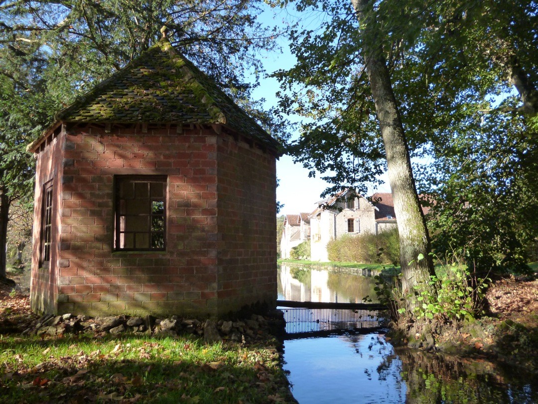 Le cabanon romantique au bout de l'étang