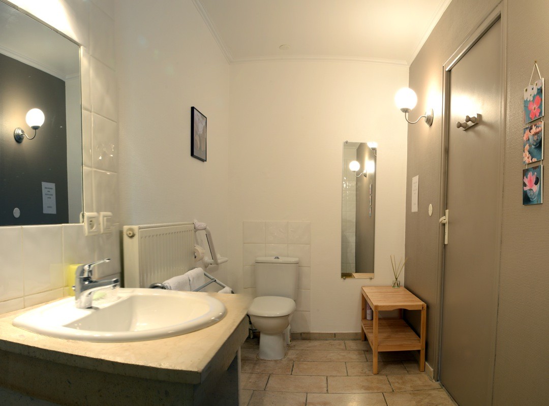 Salle de douche accès handicapé