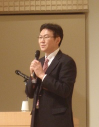 斎藤先生による講演会の開会の挨拶