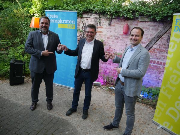 Landesvorsitzender der FDP Bayern Daniel Föst, MdB - Direktkandidat für die Bundestagswahl Ralf Schwab - Landtagsabgeordneter Matthias Fischbach, MdL