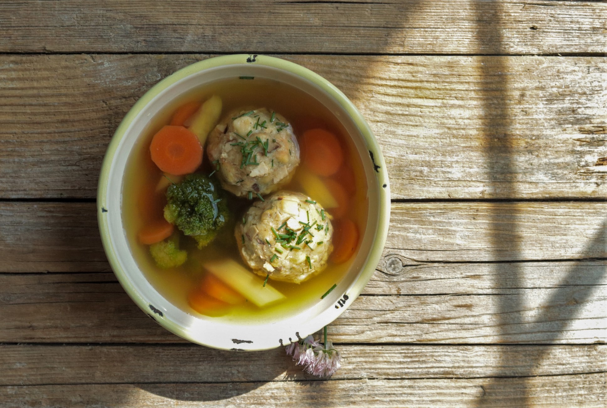 Suppe mit Tofuknödel