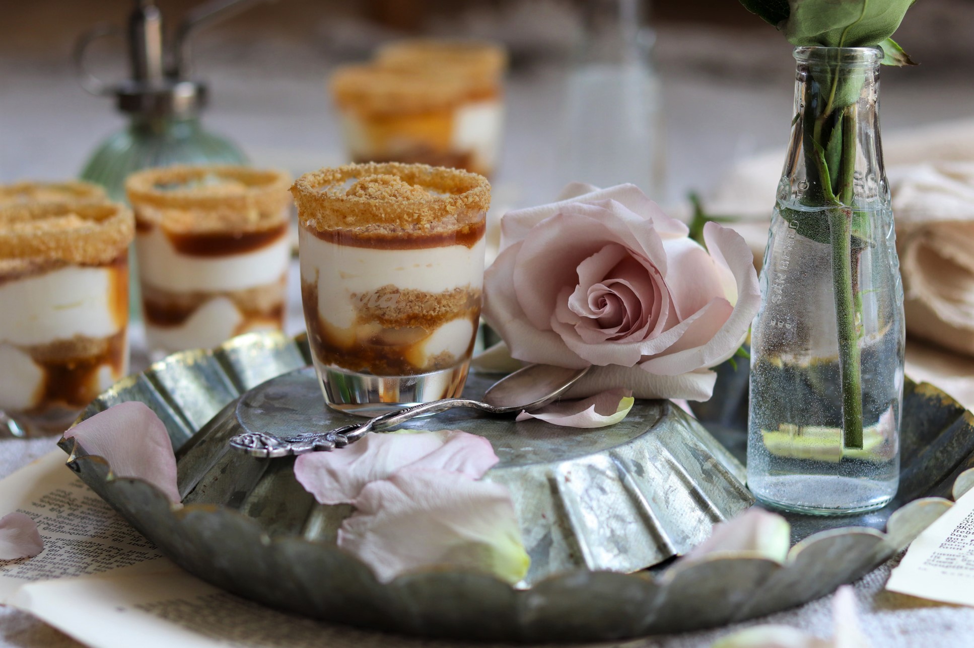 Karamelldessert im Glas