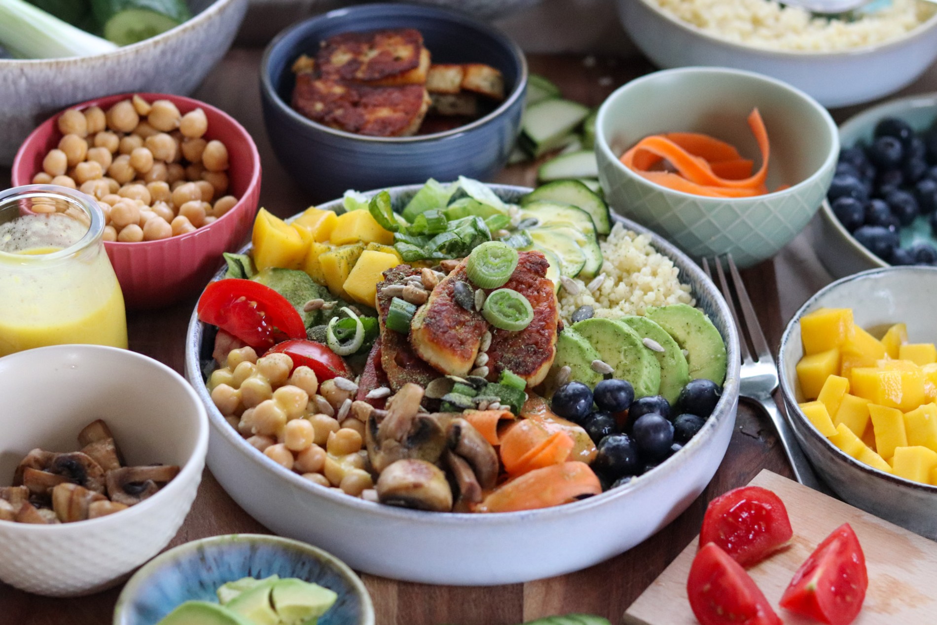Salatbowl mit Mangodressing