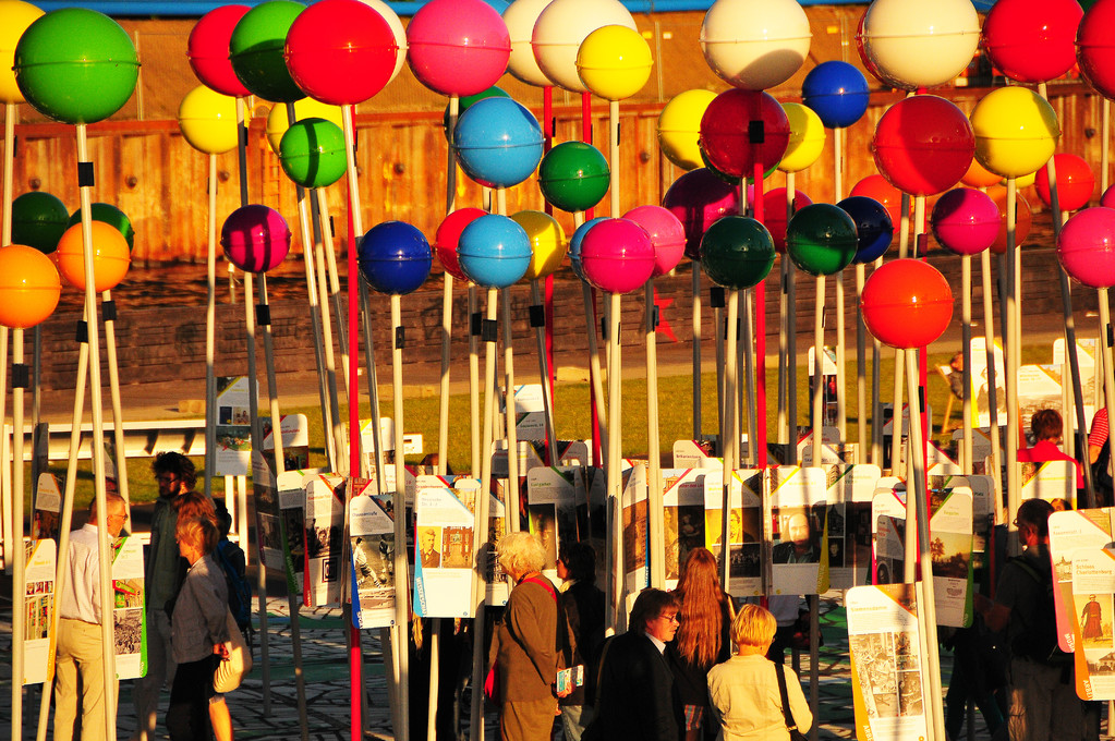 Bubbles of tourists