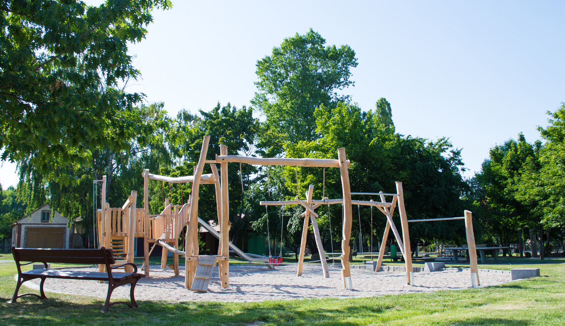 Spielplatz gegenüber der Pension