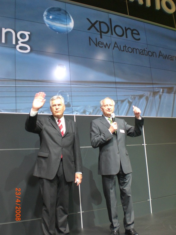 Siegerehrung durch Minister Glos und Herrn Eisert (Phoenix Contact)