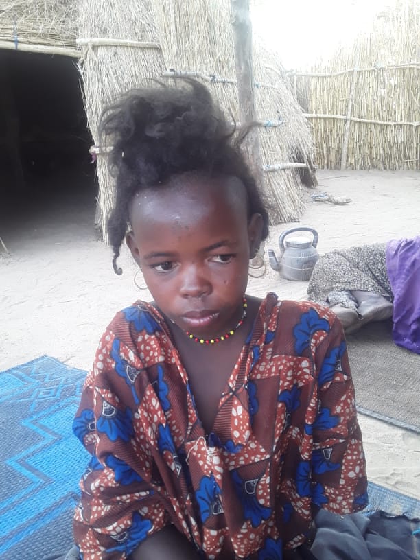 Mournaji, une enfant peule à Afenatess