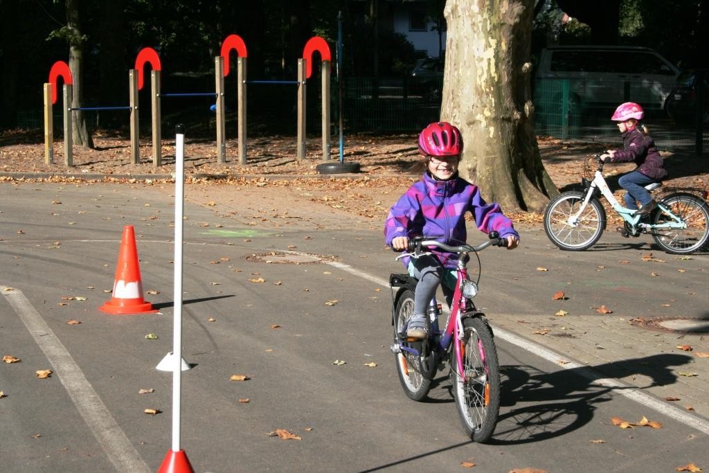 Übung zu "rechts vor links" beim Fahren der 8