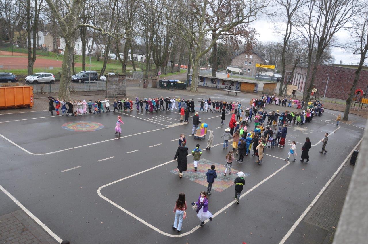 Polonaise auf dem Schulhof