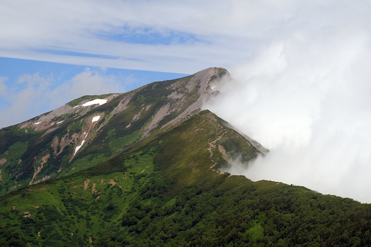 鹿島槍ヶ岳山頂へ続く道