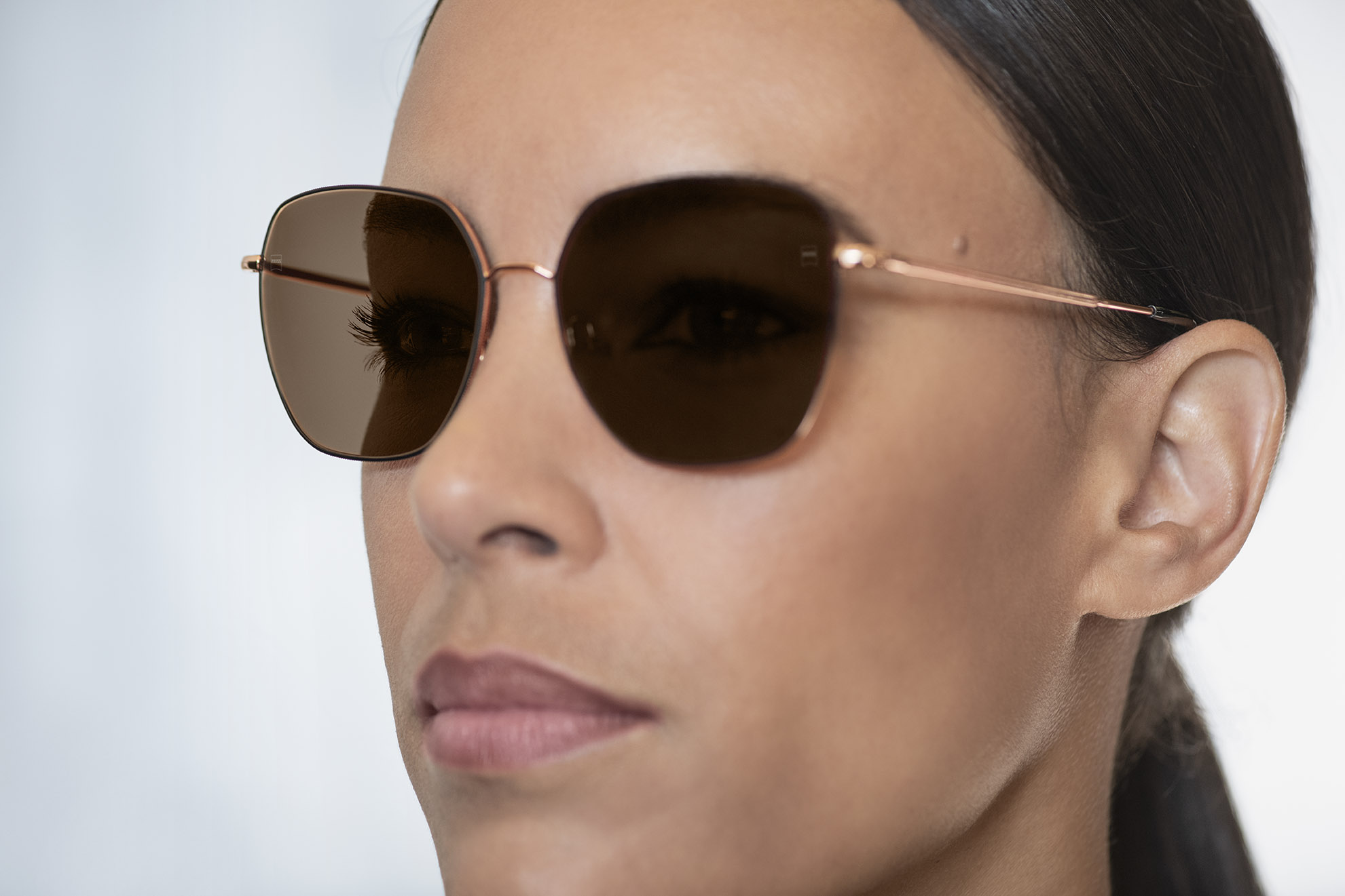 Frau mit Sonnenbrille