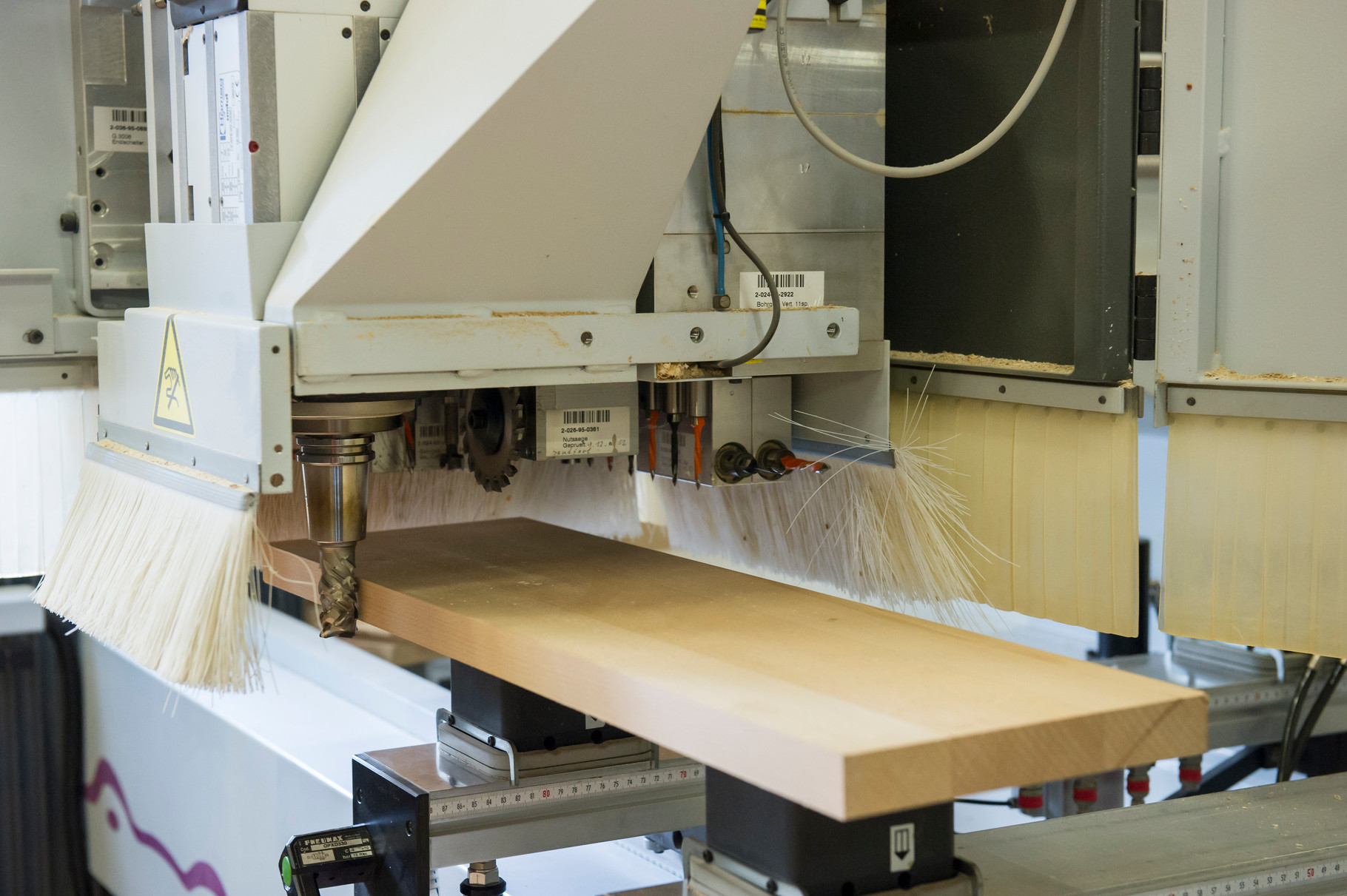 Mithilfe unserer computergesteuerten CNC-Fräsmaschine bieten wir höchste Qualität.