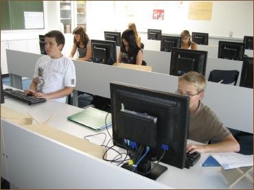 Schüler in unseren modern ausgestatteten PC-Räumen.