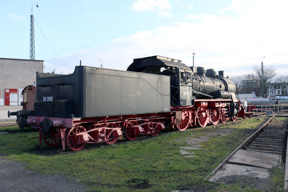 1926 gab die Reichsbahn die 38 3999 an Rumänien ab. 1999 dort ausgemustert kehrte die Lok nach Deutschland zurück.