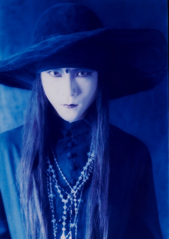 X HIDE