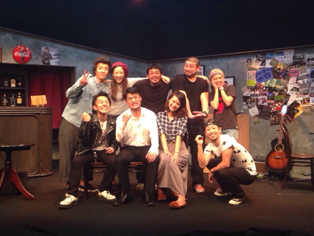 千秋楽に舞台上での集合写真。第二回公演の時は撮り忘れるという奇跡。