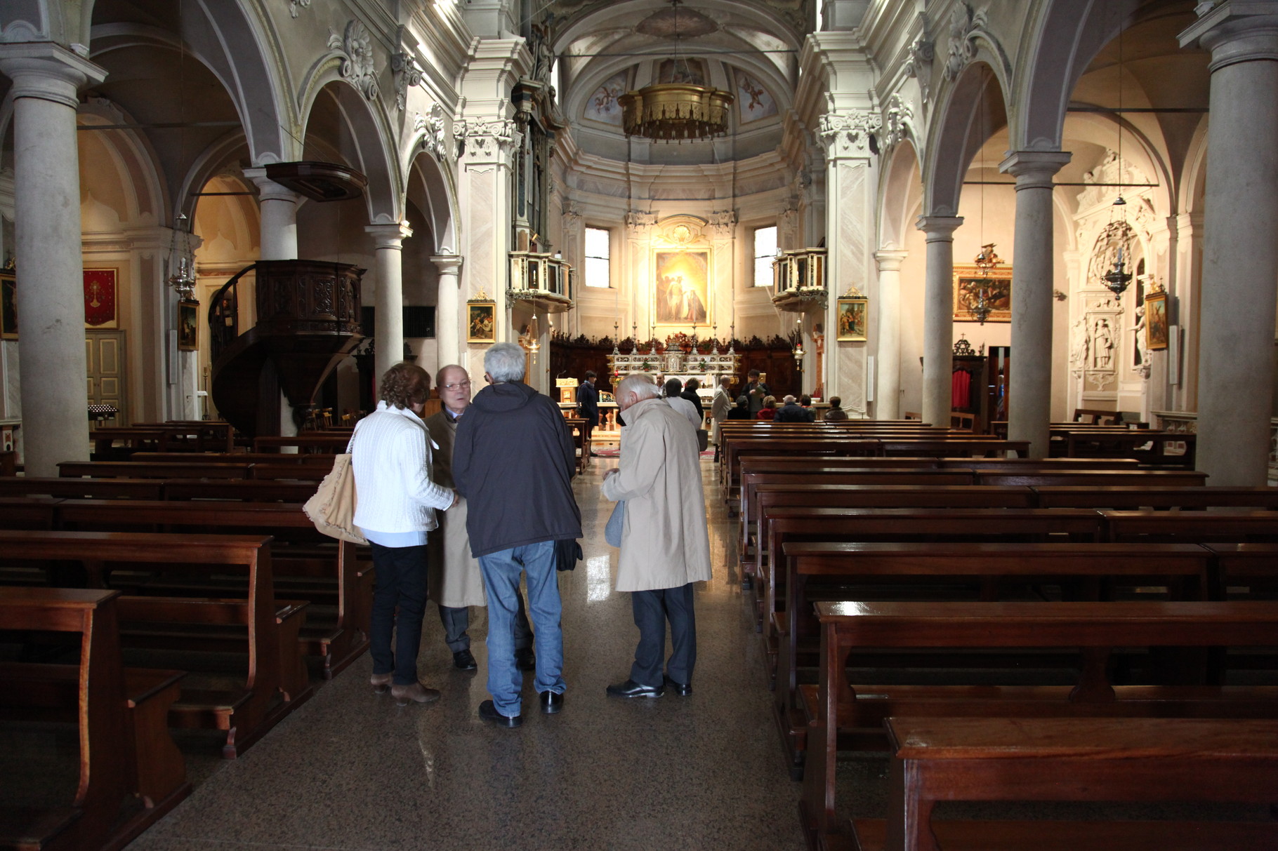 Chiesa Parrocchiale, interno.
