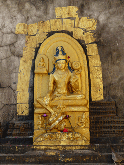 Am Mahabodi Tempel in Bodh Gaya