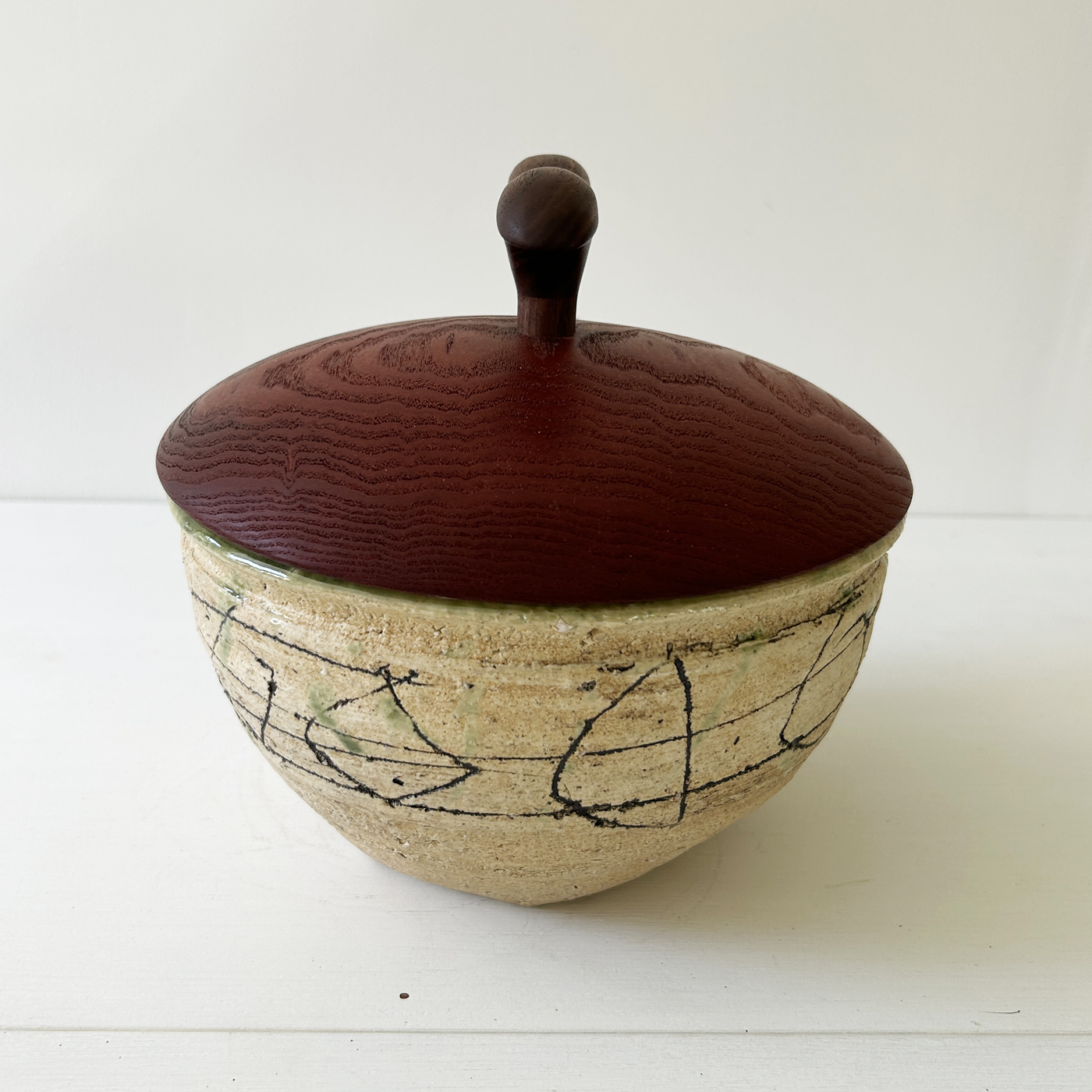 搔き紋・中織部／FUTAMONO-YA：陶の器と木の蓋、コラボレーションブランド